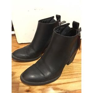 Dolce Vita leather black booties